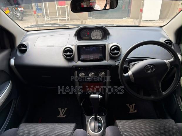 Toyota IST 2005 Silver