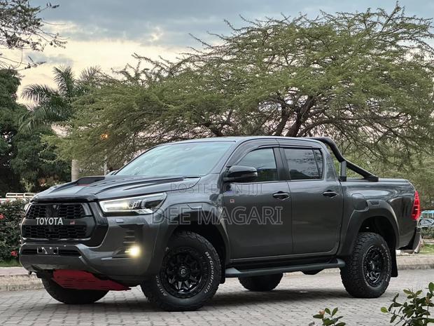 Toyota Hilux 2023 Gray