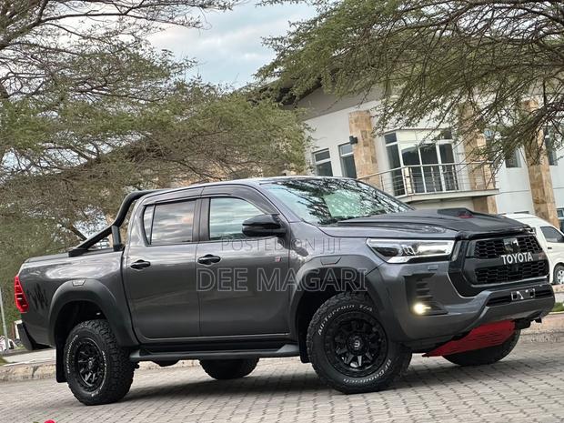 Toyota Hilux 2023 Gray
