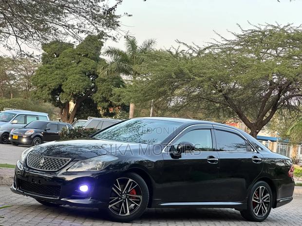 Toyota Crown 2009 Matt Black