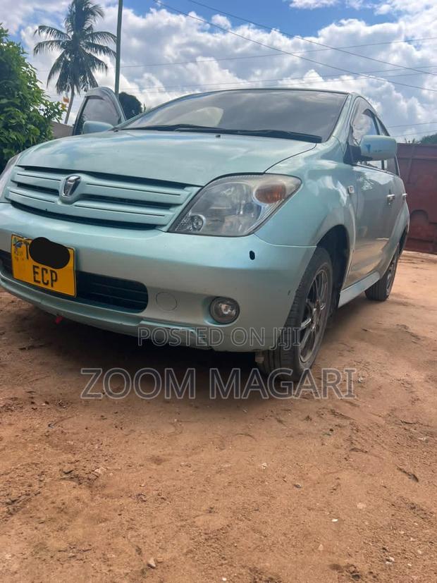 Toyota IST 2006 Blue