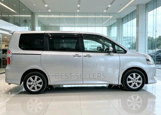 Toyota Noah 2008 Silver