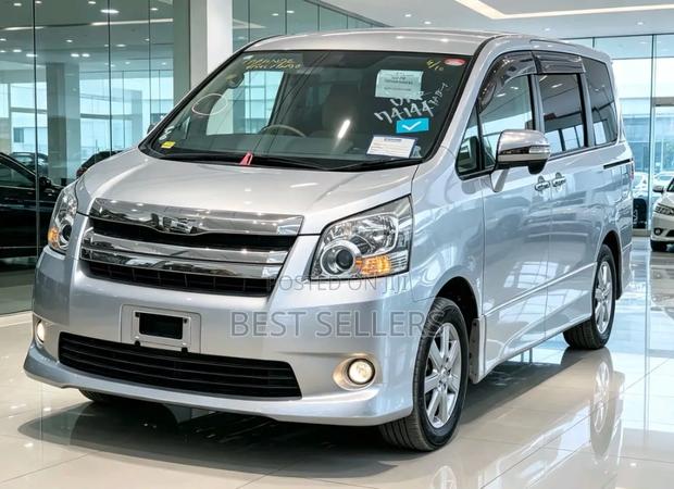 Toyota Noah 2008 Silver