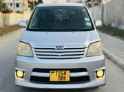 Toyota Noah 2.0 AWD (8 Seater) 2005 Silver for sale