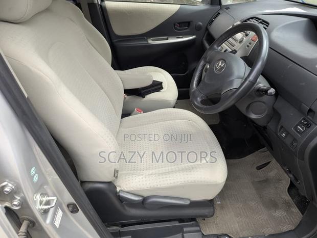 Toyota Ractis 2009 Silver