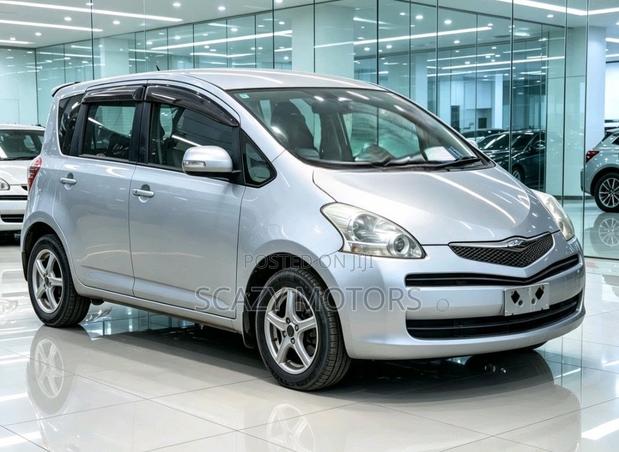 Toyota Ractis 2009 Silver