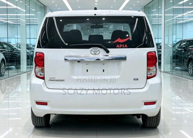 Toyota Corolla Rumion 2008 White