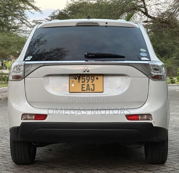 Mitsubishi Outlander 2.4 PHEV AWD 2013 White