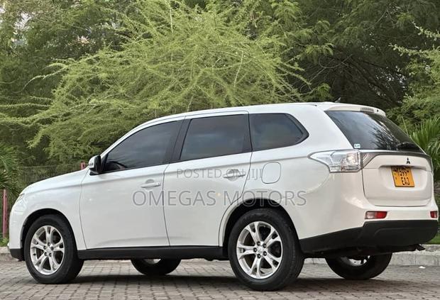 Mitsubishi Outlander 2.4 PHEV AWD 2013 White