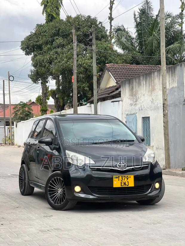 Toyota Ractis 2012 Black