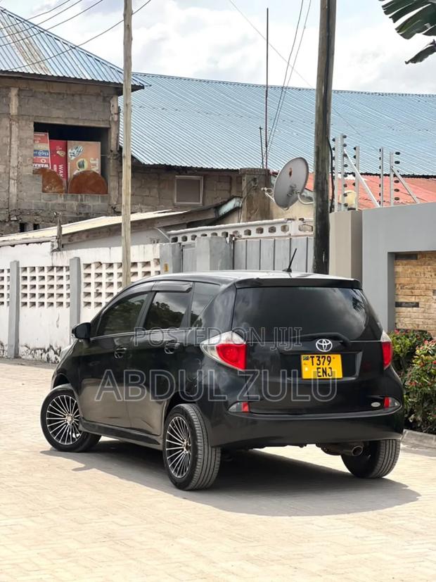 Toyota Ractis 2012 Black