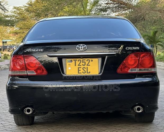 Toyota Crown 2004 Black