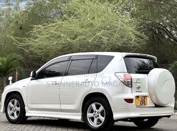 Toyota RAV4 2008 White