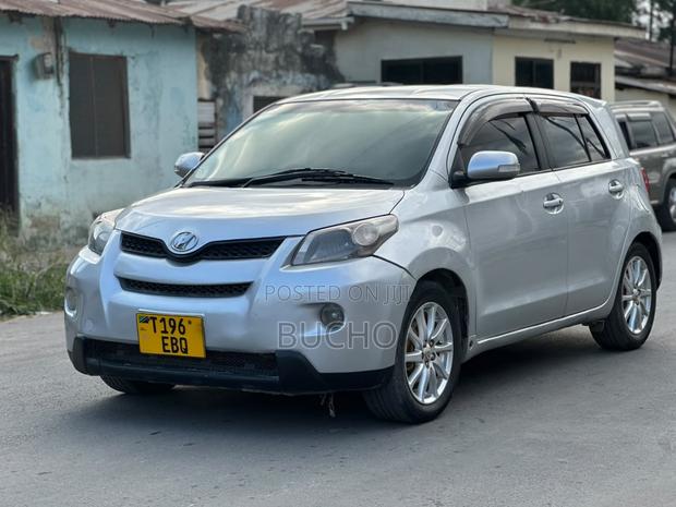 Toyota IST 2010 Silver