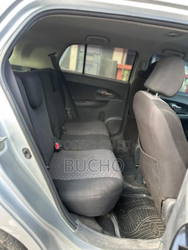 Toyota IST 2010 Silver
