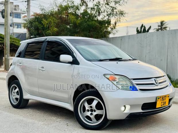 Toyota IST 2004 Silver