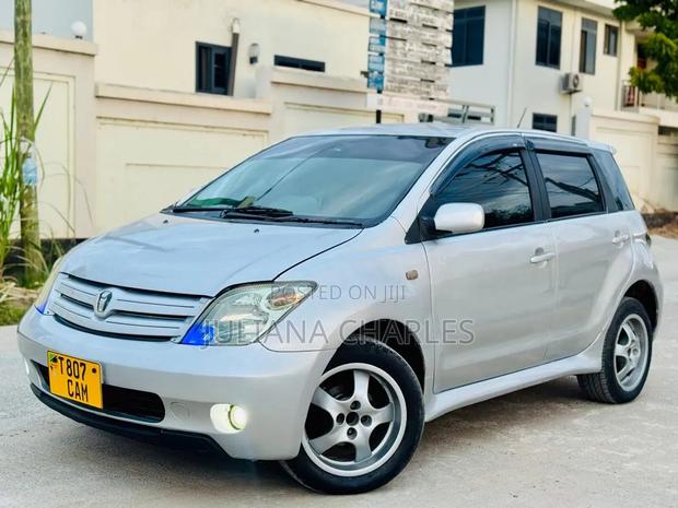 Toyota IST 2004 Silver