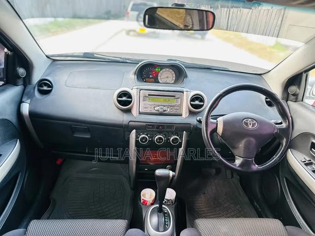 Toyota IST 2004 Silver
