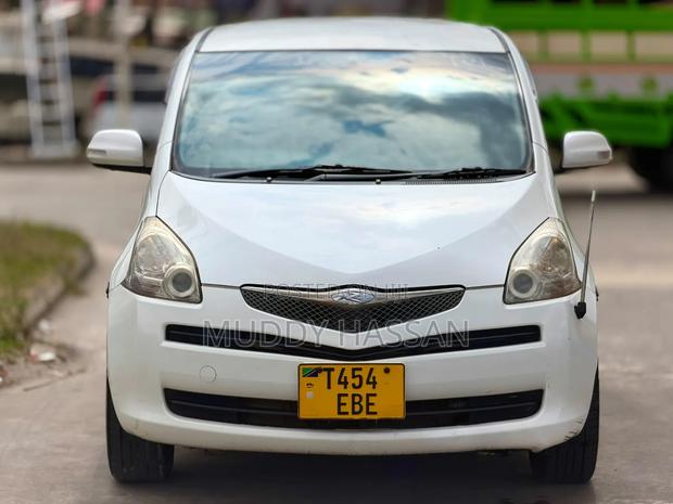 Toyota Ractis 2005 White