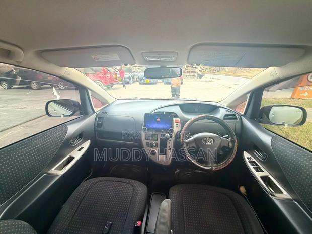 Toyota Ractis 2005 White