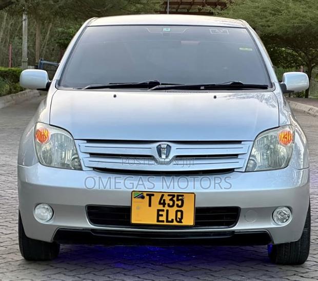 Toyota IST 2003 Silver