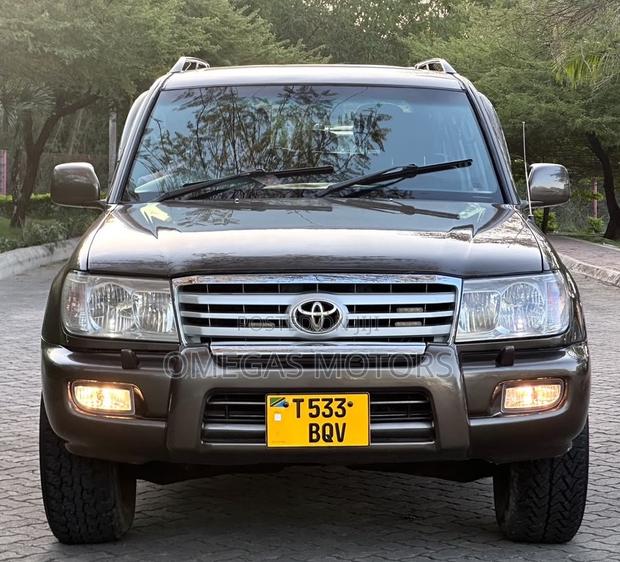 Toyota Land Cruiser HDJ 100 2001 Gray