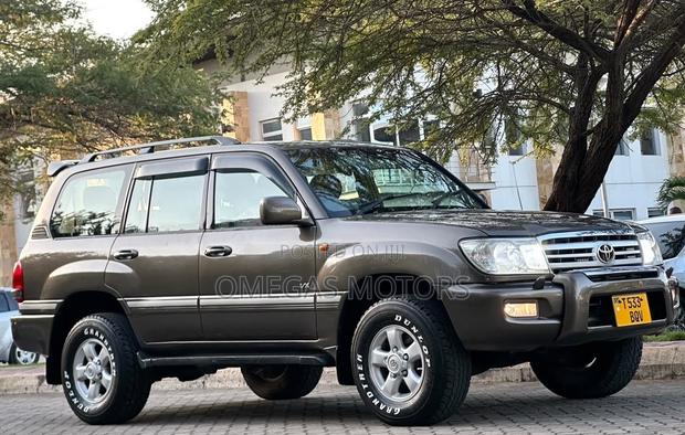 Toyota Land Cruiser HDJ 100 2001 Gray