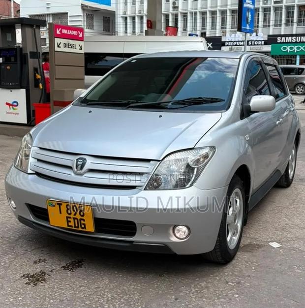 Toyota IST 2004 Silver