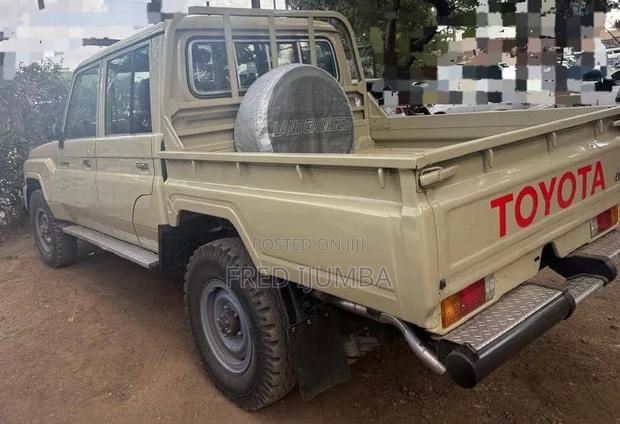 Toyota Land Cruiser 2015 Gold