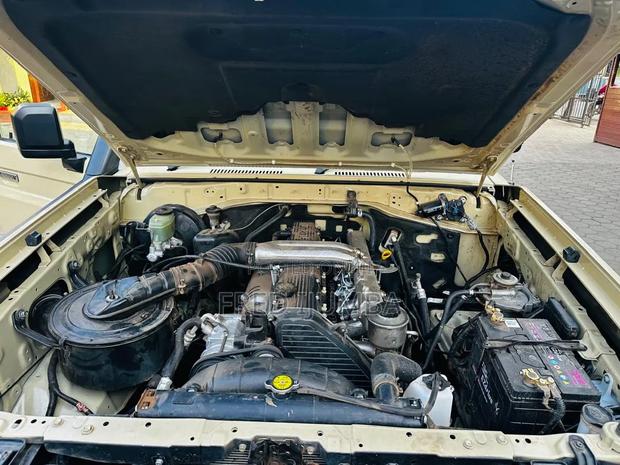 Toyota Land Cruiser 2015 Gold