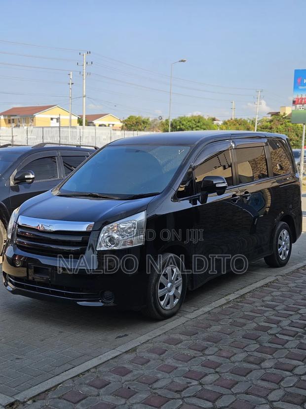 Toyota Noah 2010 Black