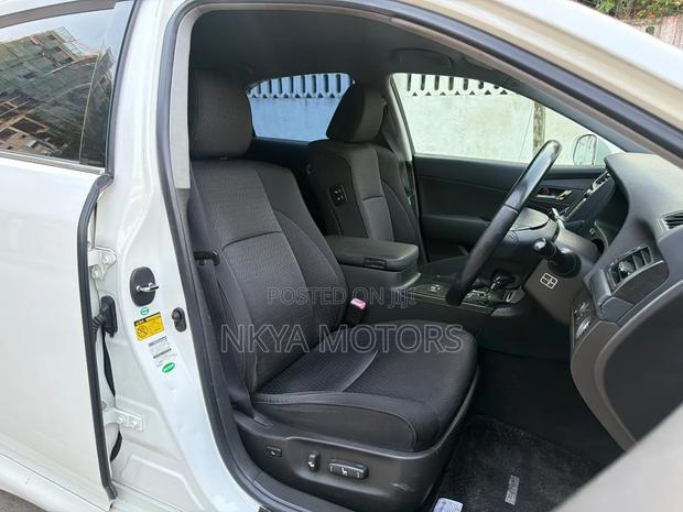 Toyota Crown 2011 White