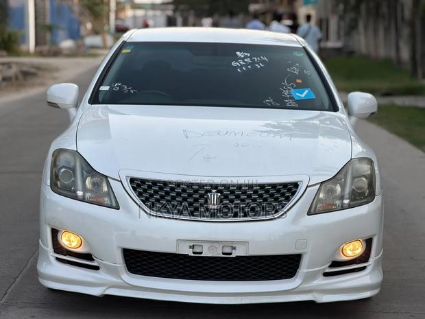 Toyota Crown 2011 White