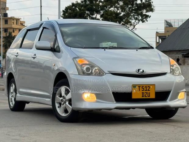Toyota Wish 2005 Silver