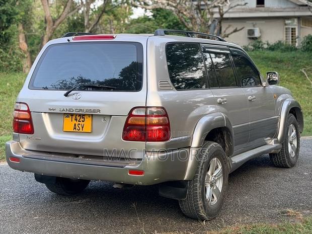 Toyota Land Cruiser 2000 Silver