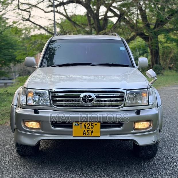Toyota Land Cruiser 2000 Silver