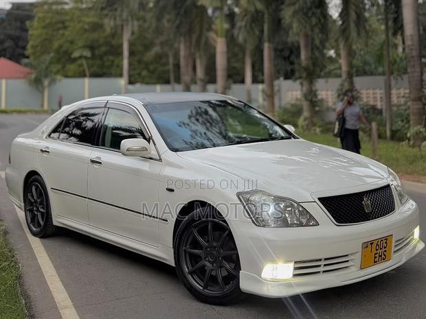 Toyota Crown 2005 White