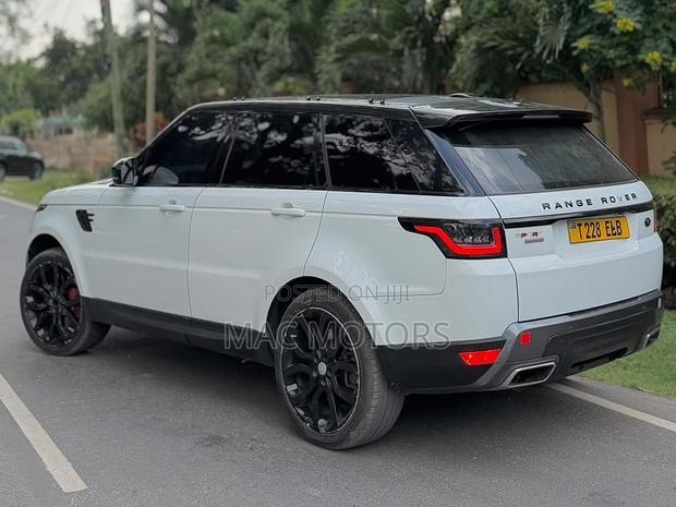 Land Rover Range Rover Sport SVR 4x4 (5.0L 8cyl 8A) 2016 White