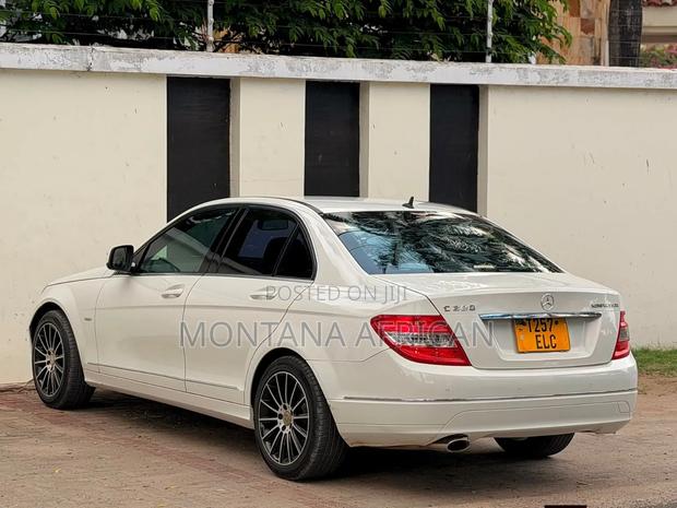 Mercedes-Benz C200 2009 White