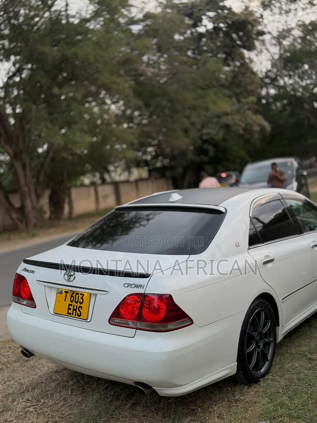 Toyota Crown Royale 2005 White