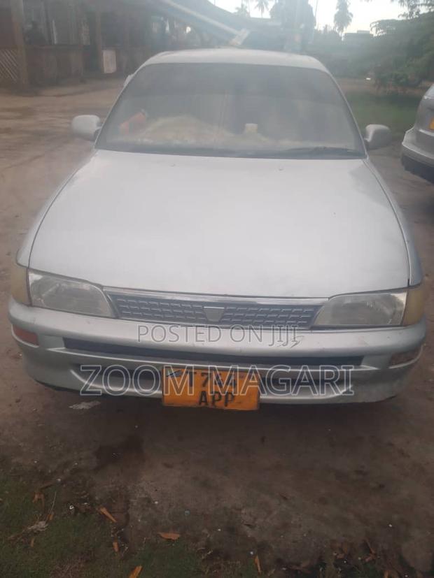 Toyota Corolla 2000 Silver