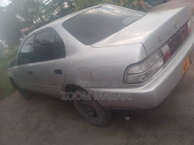 Toyota Corolla 2000 Silver