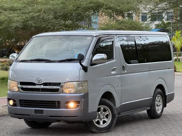 Toyota Grand HiAce 2002 Silver