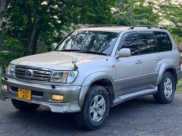 Toyota Land Cruiser 2000 Silver