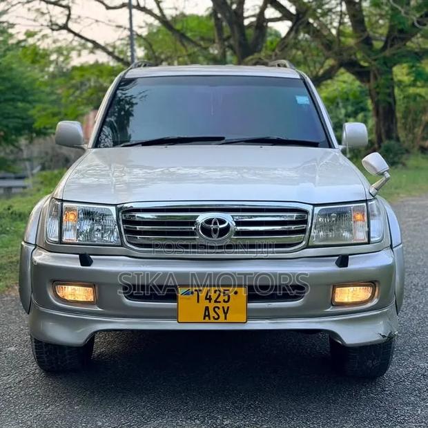 Toyota Land Cruiser 2000 Silver
