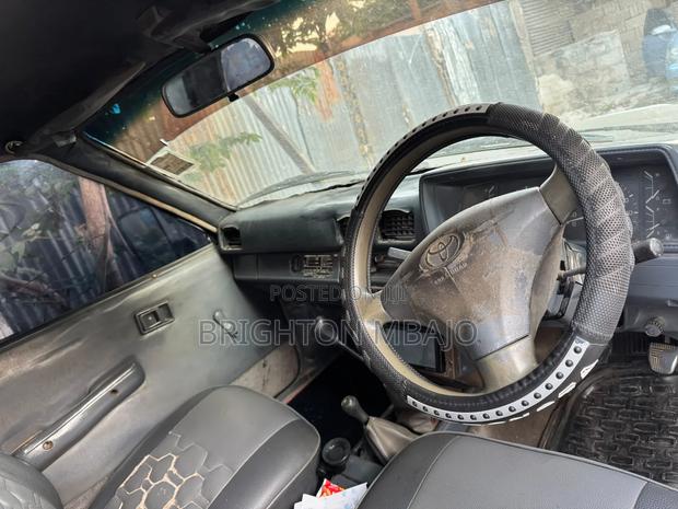 Toyota Hilux 1988 Black