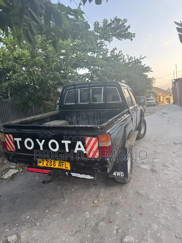 Toyota Hilux 1988 Black