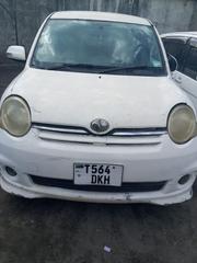 Toyota Sienta 2004 White for sale