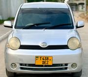Toyota Sienta 2006 Silver for sale