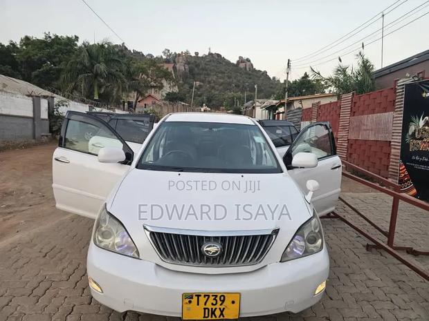 Toyota Harrier 2005 Off white